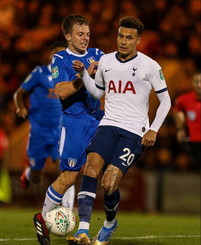 德比战投掷物品，西足协处罚塞维利亚部分看台关闭3场+罚款（德比扔物事件：西足协罚塞维利亚部分看台关闭3场并处以罚款）